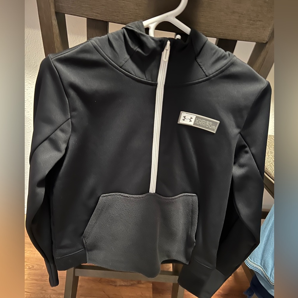 Under armour pull over, black and white